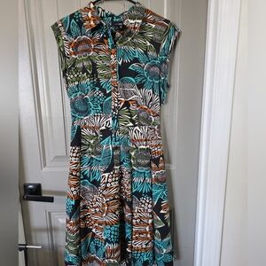 East 5th Womans Size 6 Floral Dress Sleeveless Colorful Button Up